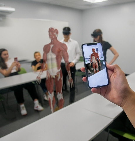 GigXR and Elsevier have announced all-new, immersive learning capabilities for HoloHuman including customizable learning stages, interactive group communications, and the ability to share the same anatomy hologram with students who are in the classroom, distanced on campus, or even fully remote. (Photo: 3D4 Medical by Elsevier and GigXR)