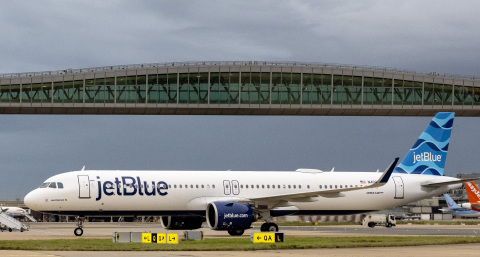 JetBlue Enhances its Transatlantic Flying with Attractive Fares and Award-Winning Service at London Gatwick Airport Just as U.S. Prepares to Open to U.K. Travelers (Photo: Business Wire)