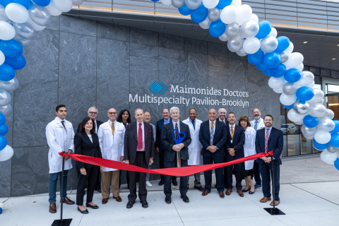 MedCraft Healthcare Real Estate Principal Keith Beneke joins Maimonides President & CEO Kenneth Gibbs and a team of distinguished executives and departmental leaders to cut the ceremonial ribbon at the grand opening of the Maimonides Doctors Multispecialty Pavilion. (Photo: Business Wire)