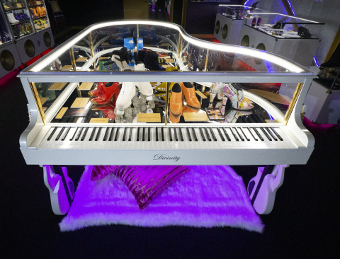 3D printed baby grand piano display case. (Photo: Business Wire)