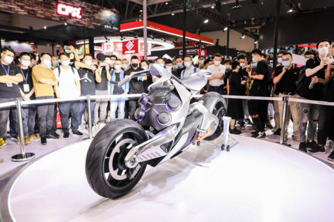 X-IDEA lancia un concetto di moto a celle a combustibile - XCELL con posizione di guida variabile
