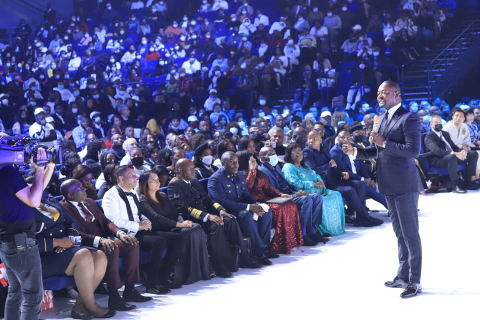 Alph Lukau addressing the spellbound attendees at France IVP (Photo: AETOSWire)