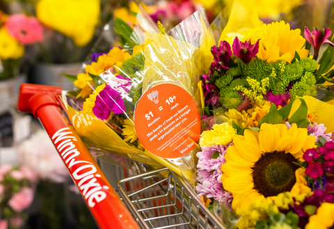 Winn-Dixie customers in Florida can purchase a Bloomin' 4 Good bouquet ($12.99) and the grocer will direct a $1 donation to a local hunger-relief organization selected by the store to benefit from the program each month. (Photo: Business Wire)