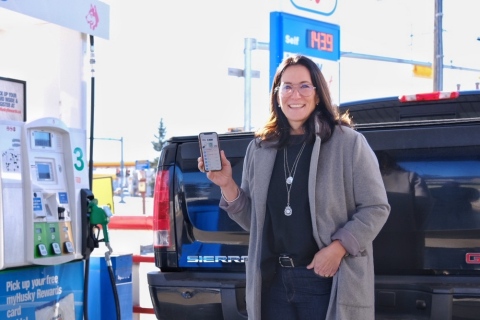 Alice Reimer, CEO of Fillip Fleet demonstrates the use of the Fillip Fleet app, a new fee-free fuel and fleet services app designed for small businesses, at a Calgary-area Husky station. (Photo: Business Wire)