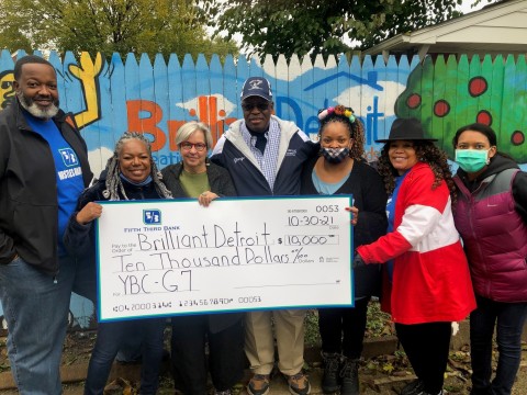 Fifth Third Bank and its Young Bankers Club presented a $10,000 "check" to Brilliant Detroit to increase technology access and resources on Oct. 30, 2021. (Photo: Business Wire)
