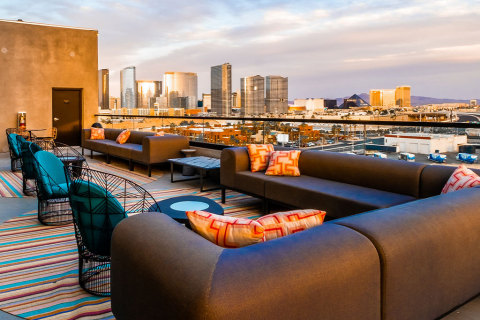 original Elysian at The Palms, a 286-unit Class-A midrise wrap apartment community in Las Vegas (Photo: Business Wire)