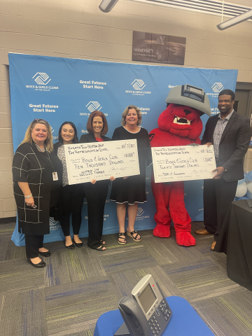 Members of StrataTech Education Group award Boys & Girls Clubs of the Valley with $30,000 in scholarships for five Club members to pursue an education at The Refrigeration School, Inc. (Photo: Business Wire)