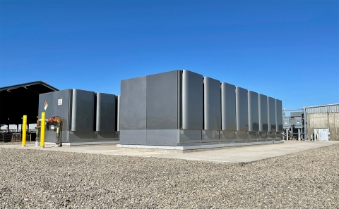 Bloom Energy Server generating renewable electricity at Bar 20 Dairy Farms (Photo: Business Wire)