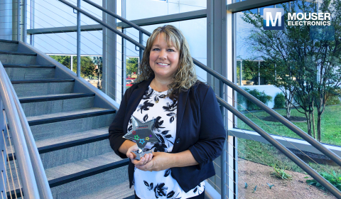 Jeri Hull, Supplier Manager at Mouser Electronics, poses with the Harwin 5 Star Award. Hull received the award for her exceptional work launching the latest Harwin new product introductions (NPIs). (Photo: Business Wire)