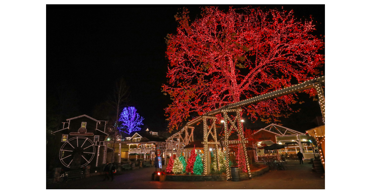 Dollywood’s Smoky Mountain Christmas Nominated for USA Today 10Best