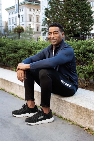 Hall of Fame wide receiver Cris Carter to appear in Skechers Max Cushioning footwear and Skechers apparel campaigns for The Comfort Technology Company. (Photo: Business Wire)
