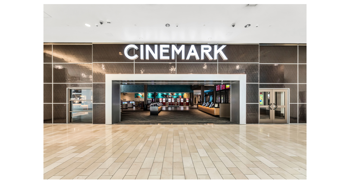 Cinemark Moviegoers to New Roseville Galleria Theatre on Nov