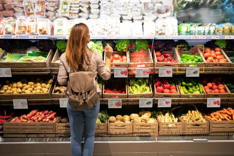 original The new AI driven retail solution monitors out-of-stock products and sends notifications in real time. Photo created by aleksandarlittlewolf - www.freepik.com