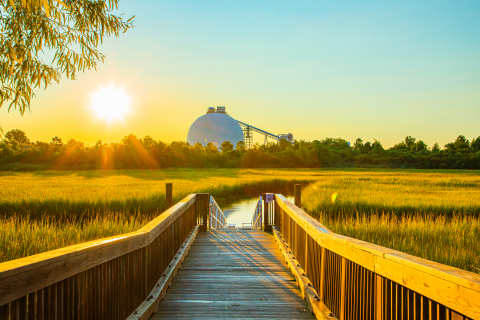 thumbnail 位于美国弗吉尼亚州切萨皮克港的Enviva木颗粒储存仓圆顶（照片：美国商业资讯）