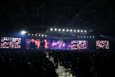 ‘2021 World K-POP Concert (K-Culture Festival),’ held from Nov 13 to 14 ended successfully with huge support from Hallyu fans around the world. This year’s event was executed with close attention to infection prevention measures. The total number of global Hallyu fans that have participated in the concert both online and offline added up to approximately 2.63 million. Local artists including NCT DREAM, SHINee KEY, aespa, ITZY, PENTAGON, Simon Dominic, Loco, and BraveGirls as well as American pop star Kehlani performed at the event. This concert’s recordings will be aired through various channels such as Mnet, TVING and tvN Asia this coming Nov 28, Dec 5, and 6. Also, ‘The History of K-POP, and Future Insight’ virtual conference will be hosted on Nov 30 as a supplementary program of the World K-POP Concert. (Photo: Business Wire)