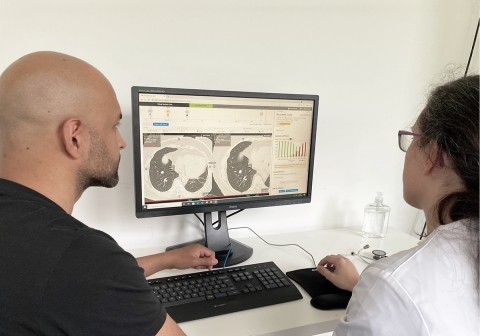 A clinician and research scientist evaluate lung nodules using Optellum software (Photo: Business Wire)