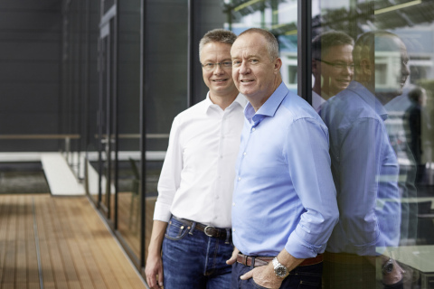 original Die Energiewende im Heizungskeller beflügelt die Konjunktur im deutschen Mittelstand: Der Hersteller klimafreundlicher Wärme- und Haustechnik, Stiebel Eltron, hat seinen Umsatz in den vergangenen Jahren deutlich auf zuletzt 700 Millionen Euro gesteigert. Allein im vergangenen Jahr gab es ein Plus von 18 Prozent im Vergleich zum Vorjahr (2019-2020). Im aktuellen Geschäftsjahr wird diese Marke noch einmal deutlich übertroffen. Wichtigster Treiber ist das Geschäft mit umweltfreundlichen Wärmepumpen-Heizungen ,,Made in Germany“. (Foto: Business Wire)