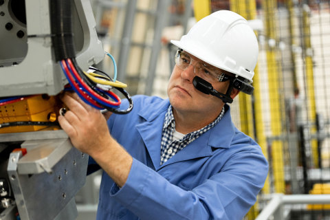 Frontline worker wears assisted reality device in industrial environment (Photo: Business Wire)