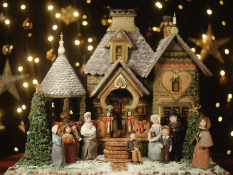 Mohonk Mountain House (1869) New Paltz, New York. Gingerbread design by George and Maryanne Muscolino for 2020 seasonal display. Photo courtesy of Historic Hotels of America and Mohonk Mountain House.