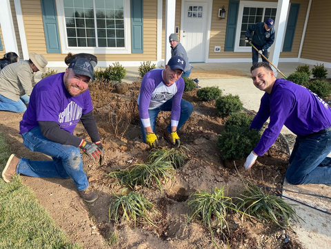 Homespire employees volunteer in partnership with Homes For Our Troops to landscape Army SGT Melendez-Diaz’s new home. (Photo: Business Wire)