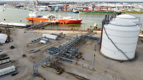 thumbnail The waterfront at the Vopak Moda Houston terminal. Shown here: barge and vessel unloading and two 15,000 metric ton ammonia storage tanks. (Photo: Business Wire)