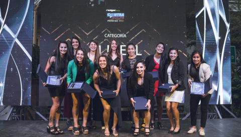 Ganadores de los primeros premios de fútbol femenino de Chile, Premios Contragolpe 2021 (Foto: Business Wire)