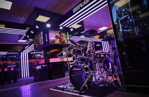 The iconic instrument manufacturer looks to capitalize on in-store retail trends with customizable in-store setups that combine technology and music for the future of shopping (Photo: Business Wire)
