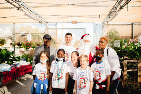 Kirk Brown, Allen Temiz, Kendall Magliato, HANDY Youth and Santa Claus (Photo: Business Wire)
