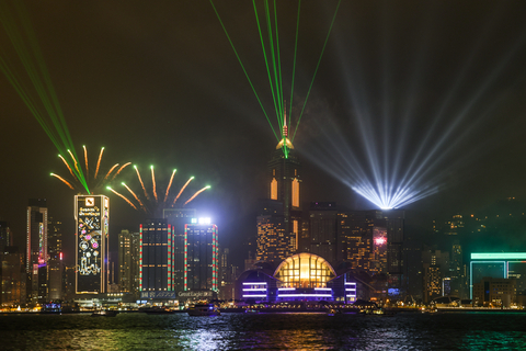 Hong Kong rang in 2022 with an arts spectacular highlighted by a special edition of A Symphony of Lights, which lit up the city?s iconic skyline with searchlights, lasers and pyrotechnic effects. (Photo: Business Wire)
