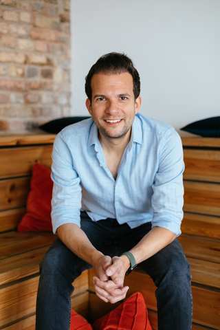 original Patrick Andrae, co-fondateur et PDG de HomeToGo |
HomeToGo SE (Bourse de Francfort : HTG), la marketplace avec le plus large choix de locations de loisirs au monde, a annoncé aujourd'hui l'acquisition d'AMIVAC, la division de location de vacances du Groupe SeLoger. Celle-ci exploite les marques françaises amivac.com, vacances.com et vacances.seloger.com. (Photo: Business Wire)