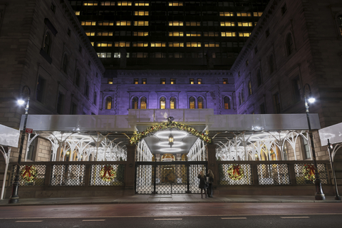 Urban Umbrella scaffolding along The Palace Hotel's perimeter and main courtyard, a popular venue for weddings, movie and photo shoots, and an amenity for hotel guests. (Photo: Business Wire)