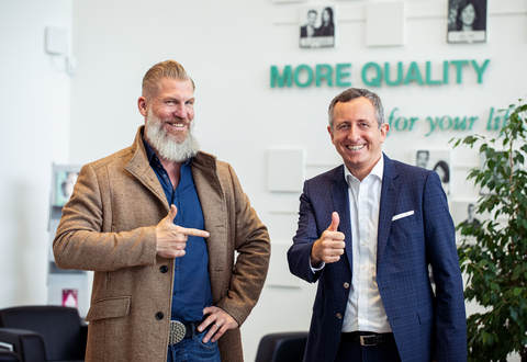 Dr. med. Matthias Manke (left) and Andreas Friesch, CEO at LR, are looking forward to promoting exercise and a healthy lifestyle. (Photo: Business Wire)