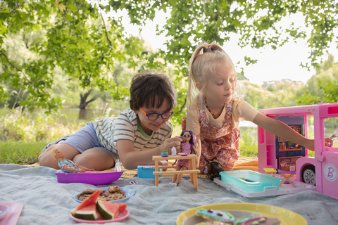 Latest Findings: Doll Play Prompts Children to Talk About Others’ Thoughts and Emotions (Photo: Business Wire)