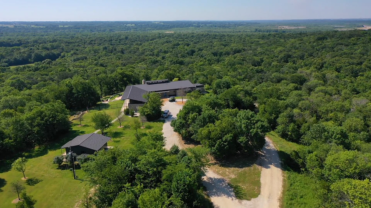 Frog Bottom Ranch, a 2,302-acre nature lover’s paradise, has over 4 miles of Red River frontage and a 4,523 square foot main house with other turnkey-ready improvements. Please call broker to discuss pricing expectations.