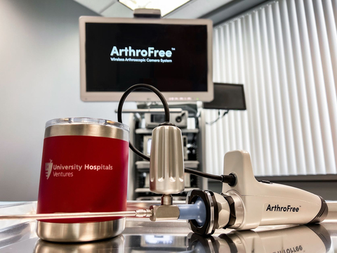 Lazurite and UH Ventures have expanded their partnership to include additional studies and research related to Lazurite's ArthroFree wireless surgical camera system. (Photo: Business Wire)