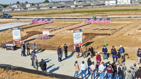 U.S. Army Sergeant James Ford and Army Specialist Kisha Dorsey have broken ground on their brand-new homes, donated by national homebuilder PulteGroup. (Photo: Business Wire)
