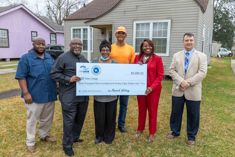 Left to right: Trey Reynolds, music minister, Borden Chapel Missionary Baptist Church (Borden Chapel); Rev. Dr. Airon Reynolds, senior pastor, Borden Chapel; Mary Stagg, homeowner and grant recipient with a $9998 check; Ms. Stagg’s husband, Gonzuella Williams; LaCarsha Babers, assistant vice president, community development officer, Hancock Whitney; and Steven Matkovich, AHP rental projects manager, FHLB Dallas. (Photo: Business Wire)