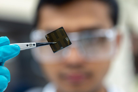 First author Randi Azmi holds the perovskite film on the glass substrate (Photo: KAUST)