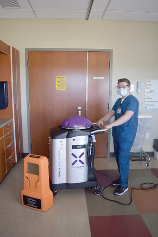Harney District Hospital Environmental Services team member Sam G. prepares to demonstrate how "Tex", one of the hospital’s LightStrike Germ-Zapping Robots, destroys pathogens. (Photo: Business Wire)