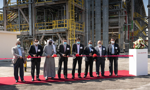Halliburton formally opens its chemical reaction plant with a ribbon cutting including: Saudi Aramco Vice President of Unconventional Resources, Khalid Al-Abdulqader; Saudi Aramco Vice President of Procurement and Supply Chain Management, Mohammad Al Shammary; Royal Commission CEO, Dr. Ahmed Al-Hussain; Halliburton Chairman, President and CEO, Jeff Miller; Saudi Aramco Senior Vice President of Upstream, Nasir Al-Naimi; Sadara Chemical Company CEO, Dr. Faisal Al-Faqeer; Saudi Aramco Executive Director of Petroleum Engineering & Development, Waleed Al-Mulhim; Saudi Aramco Vice President of Drilling & Workover AbdulHameed Al-Rushaid. (Photo: Business Wire)