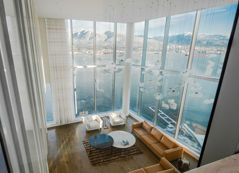 20-ft high ceilings frame unobstructed views of the ocean, North Shore Mountains, Stanley Park, Lions Gate Bridge, and English Bay at the 3 Harbour Green Penthouse. (Photo: Business Wire)