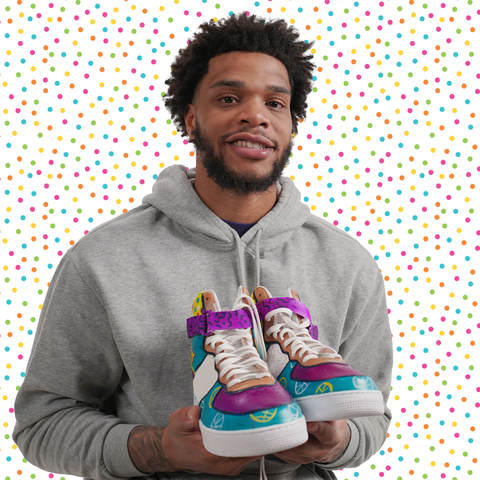 High-flying dunk professional and former award-winning college athlete Miles Bridges will reveal the individuals making the first-ever All-DUNKaroos college basketball team. Players will be awarded a Dunkaroos Slam Dunk Delivery Box with everything they need to rep their favorite snack, including a pair of custom Dunkaroos shoes. (Photo: Business Wire)