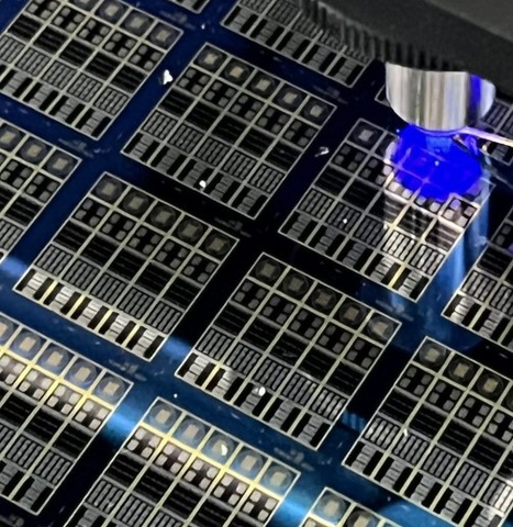 CMOS wafer with transferred microLEDs (Photo: Business Wire)