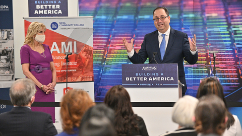 Intel’s Chief Global Operations Officer, Keyvan Esfarjani, discusses the importance of creating a diverse pipeline of talent critical for advanced semiconductor manufacturing in the U.S. with guest of honor, First Lady Jill Biden. (Credit: Walden Kirsch/Intel Corporation)