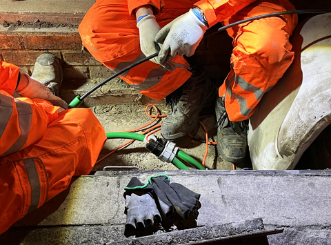 Hollowcore fine installation in London - euNetworks & Lumenisity (Photo: Business Wire)