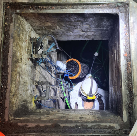 thumbnail Hollowcore fine installation in London - euNetworks & Lumenisity (Photo: Business Wire)