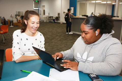 Social workers at Learn4Life help students overcome any barriers to their academic success by creating a seamless link between school, home and the community (Photo: Business Wire)