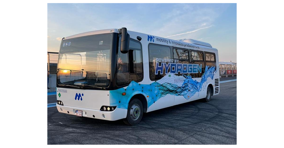Elektrický vodíkový autobus využívajúci technológiu Loop Energy uvedený na trh v Európe