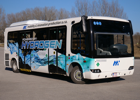 Mobility & Innovation, H2Bus powered by a Loop Energy fuel cell system (Photo: Business Wire)
