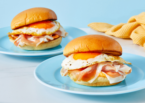 Fried Egg & Prosciutto Sandwiches with Smoked Gouda & Calabrian Mayo – Blue Apron adds breakfast options as part of its expanded Add-ons menu. (Photo: Business Wire)